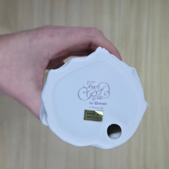 ✨ Touch of Rose by Roman | Mary & Baby Jesus Statue | 7.5” | Made in Mexico ✨ - Picture 3 of 5